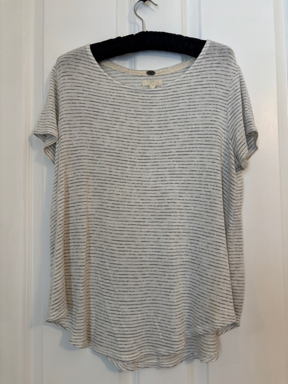 Cupio Cream Short-Sleeve Striped Crew Neck Tee. Size L. Viscose/Poly/Spandex